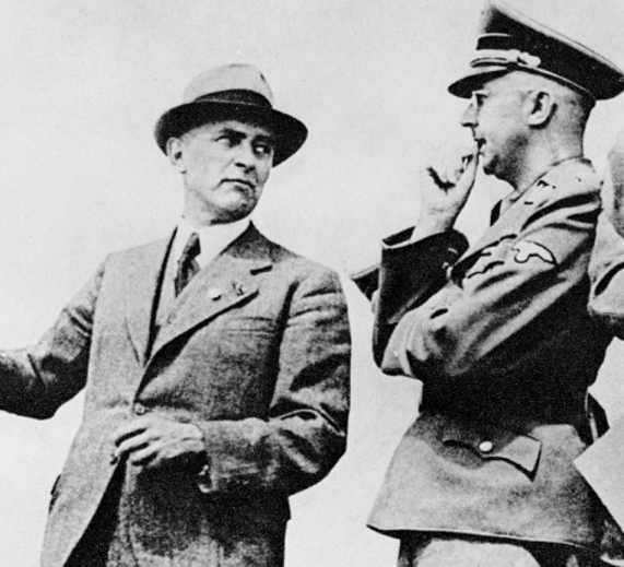 Verschwörer: SS-Chef Heinrich Himmler mit Max Faust, Ingenieur bei der von den Nazis unterstützten Firma I. G. Farben